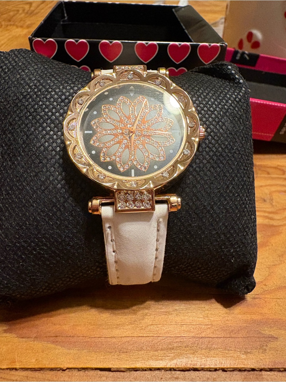 Elegant Rose Gold and White Women's Watch with Crystal Floral Dial NIB - Picture 9 of 12